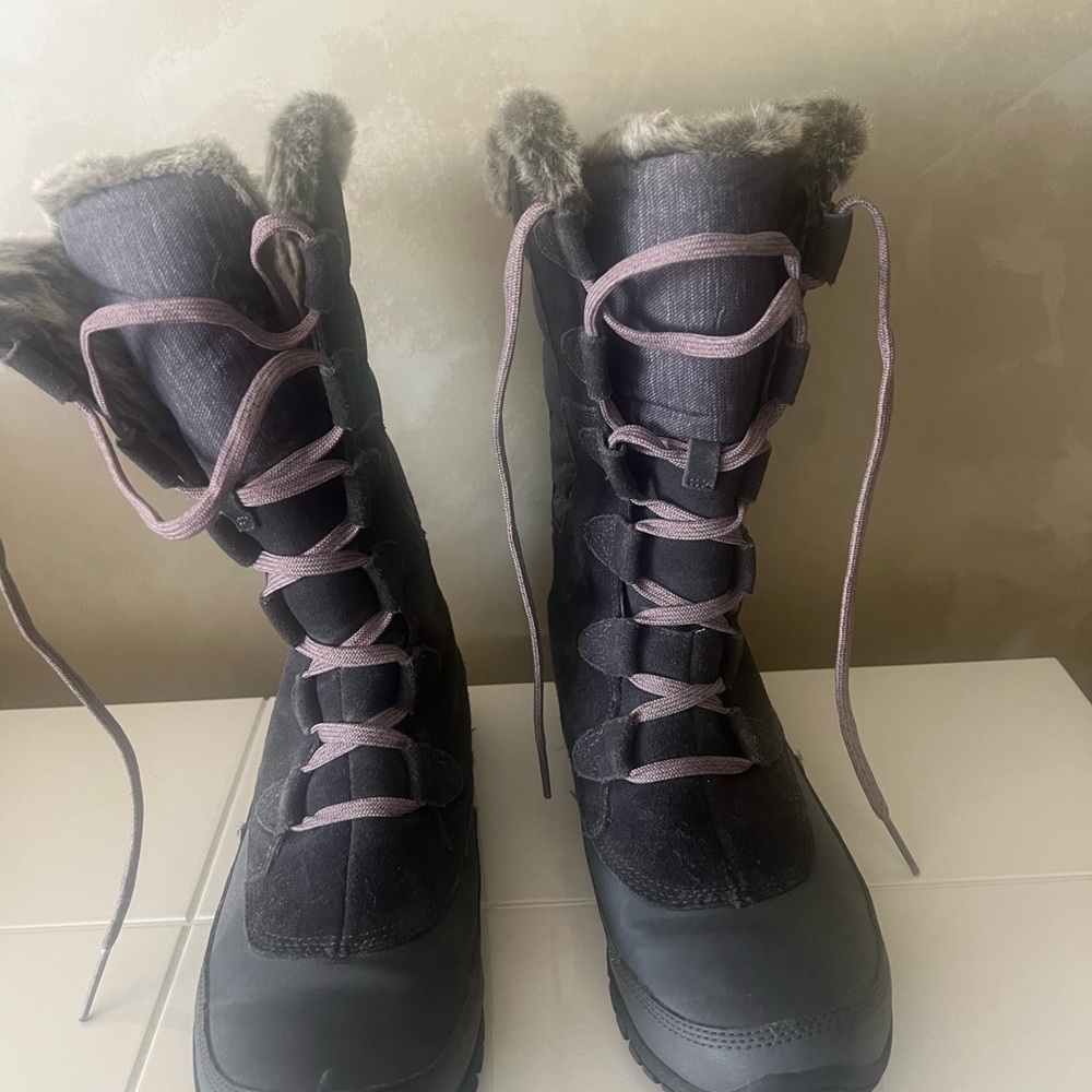 Women's Black and Gray Winter Boots